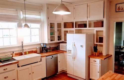 Montgomery Cottage | Historic 2-Bedroom Cloverdale Cottage