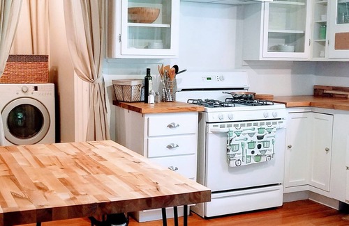 Montgomery Cottage | Historic 2-Bedroom Cloverdale Cottage