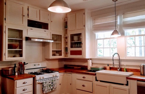 Montgomery Cottage | Historic 2-Bedroom Cloverdale Cottage