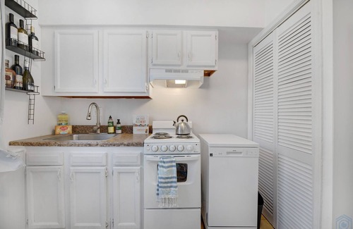Park View House | Historic 3br Rowhouse, Short Walk to the Green Line