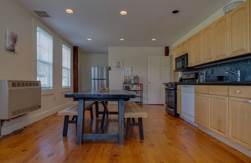 Fly Creek House | Historic 5-BD 3-BA House In Fly Creek, 10 Mins to Dreams Park