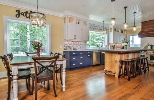 Eagle River House | Historic 9 bedroom estate on world's largest chain of lakes