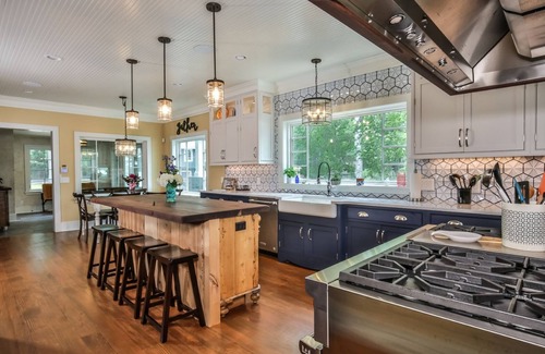 Eagle River House | Historic 9 bedroom estate on world's largest chain of lakes