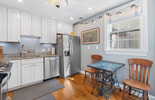 Old Town Alexandria House | Historic Alexandria 2B/2B month-to-month