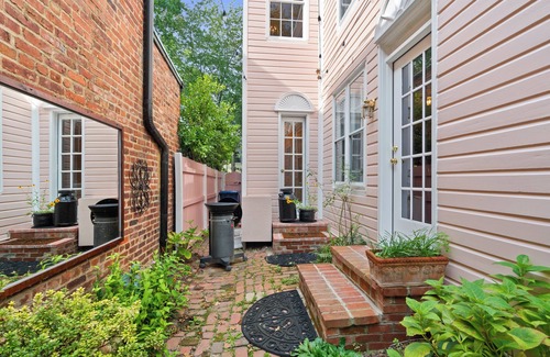 Old Town Alexandria House | Historic Alexandria 2B/2B month-to-month