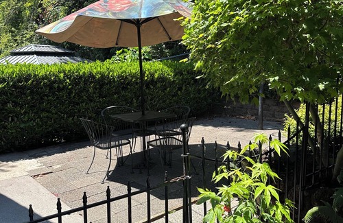 Camas House | Historic Artistic Home Downtown Camas