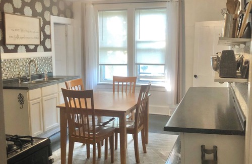 Green Bay House | Historic Astor Park 2 blocks to the hospitals, great for travel nurses & Drs.