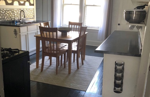 Green Bay House | Historic Astor Park 2 blocks to the hospitals, great for travel nurses & Drs.