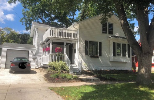 Green Bay House | Historic Astor Park 2 blocks to the hospitals, great for travel nurses & Drs.