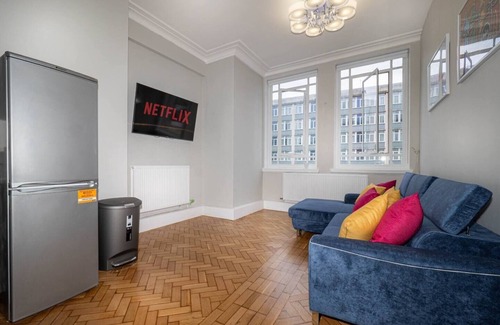 Liverpool City Centre Apartment | Historic Bank | Walk to Lime St & Bold St | City Stay