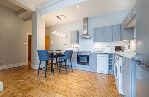 Liverpool City Centre Apartment | Historic Bank | Walk to Lime St & Bold St | City Stay