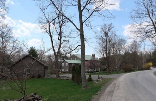 Woodstock Cottage | Historic Baumgarten Cottage, Family Friendly