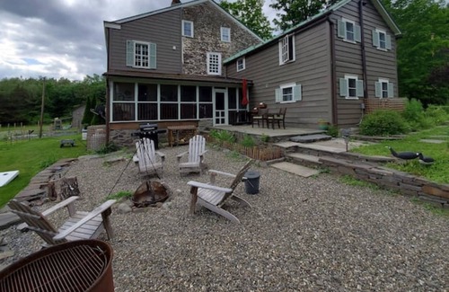 Woodstock Cottage | Historic Baumgarten Cottage, Family Friendly