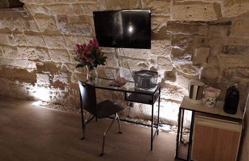 Trani House | Historic building with terrace