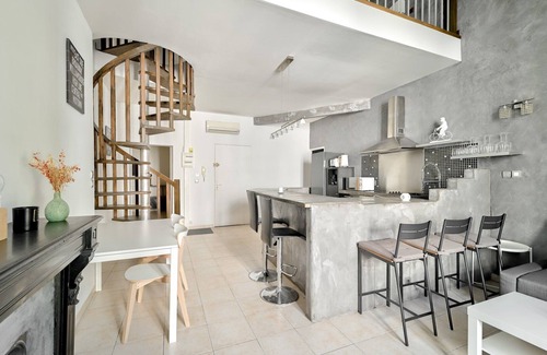 Quartier Administrations Apartment | Historic Center – Arenas & Markets Nearby