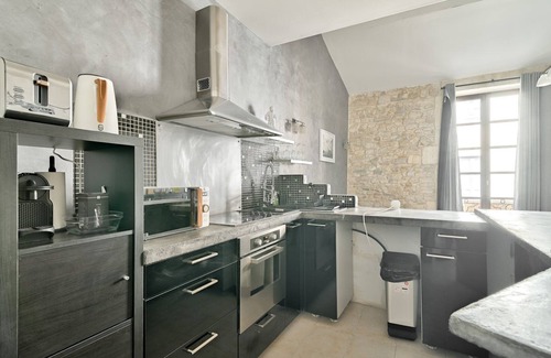 Quartier Administrations Apartment | Historic Center – Arenas & Markets Nearby