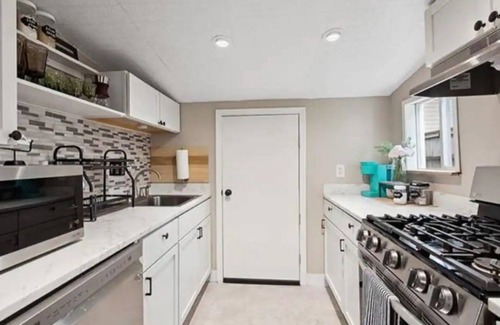 Black Pearl House | Historic Charm | Cafes/Bars | Walk to St. Charles