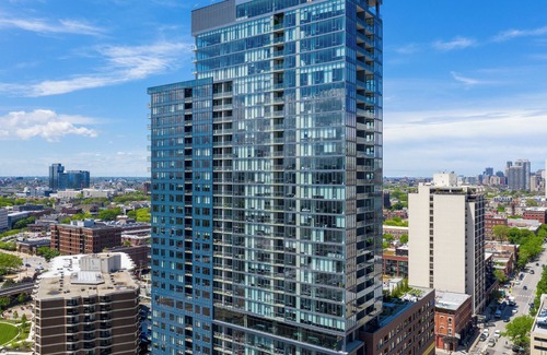 Near North Side Apartment | Historic Charm & Modern Luxury in Chicago’s Iconic Old Town - Stay Level!
