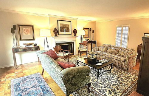 Montgomery Villa | Historic Cloverdale Villa