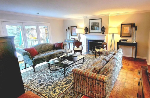 Montgomery Villa | Historic Cloverdale Villa