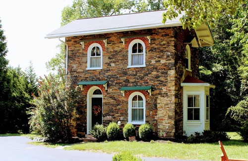 West Chester Cottage | Historic Cottage in West Chester PA - Two miles from town.