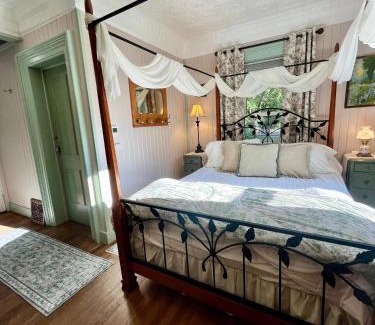 Wausau Apartment | Historic Devoe House-Walk to Downtown Arts and Restaurants