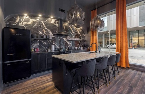 Downtown Louisville Condo | Historic District Hideaway. 4bed