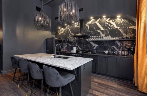 Downtown Louisville Condo | Historic District Hideaway. 4bed