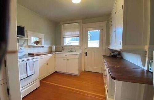 Astoria Apartment | Historic Downtown Flat, No. 4