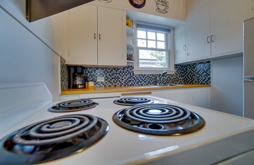 Old Bend Condo | Historic Drake Cottage! Across from Mirror Pond. Heart of Bend, Walk to Downtown, Shops/Dining