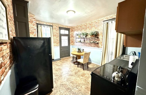 St. Louis Apartment | Historic Dutchtown Delight with King Bed