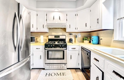 Fall River House | Historic Fall River Guest Retreat Near Providence!
