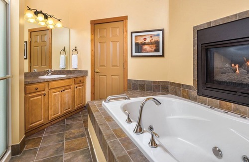 Hanover Resort | Historic Galena Resort 1Bedroom