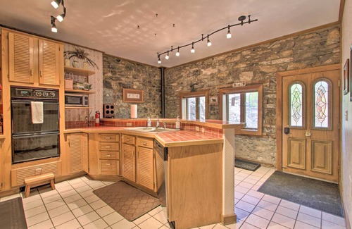 Helena Cottage | Historic Helena Retreat - Near Dtwn & Mt Helena!