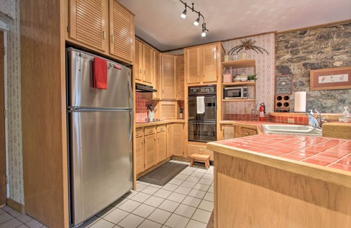 Helena Cottage | Historic Helena Retreat - Near Dtwn & Mt Helena!