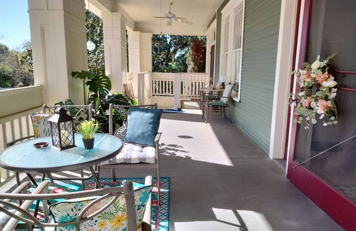 Brenham House | Historic Holle House, Beautiful private 2nd Floor Apt. with modern amenities.