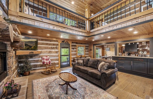 Dandridge Cabin | Historic Lakefront Cabin w/Private Dock and Hot Tub
