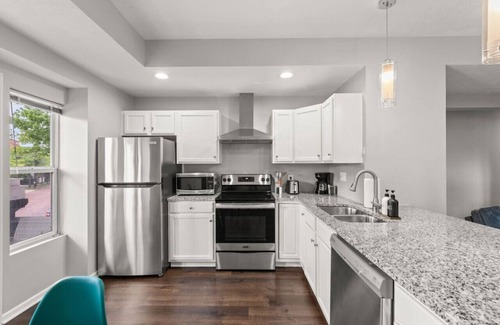 Cleveland Apartment | Historic Little Italy Two Bedroom w/Private Drive
