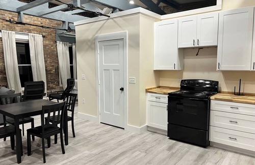Shawnee Apartment | Historic Loft Near Hocking Hills + Tavern Access