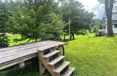 Shawnee Apartment | Historic Loft Near Hocking Hills + Tavern Access