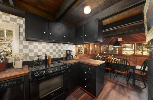 Aspen Brook House | Historic mountain cabin|King bed|Fireplace