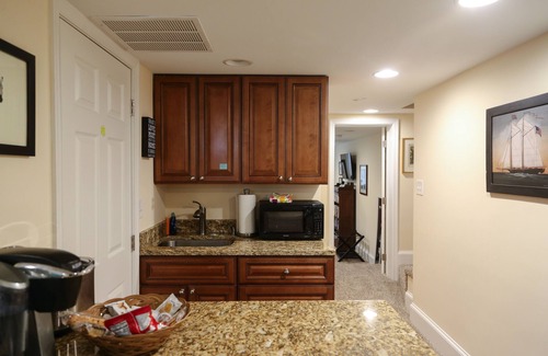 Old Town West House | Historic Old Town Alexandria Cozy Apartment