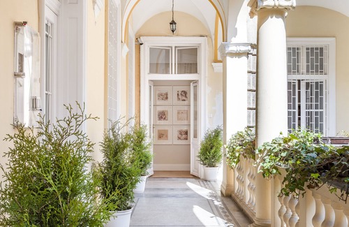 Inner City Budapest Apartment | HISTORIC PALACE Dreher, PEDESTRIAN ZONE Via Vaci, WiFi, A/C TV.