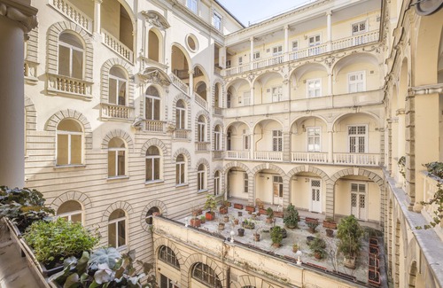Inner City Budapest Apartment | HISTORIC PALACE Dreher, PEDESTRIAN ZONE Via Vaci, WiFi, A/C TV.