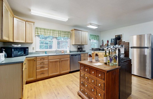 Sylva Cabin | Historic, private log cabin w/deck, fireplace & wood stove - one dog OK
