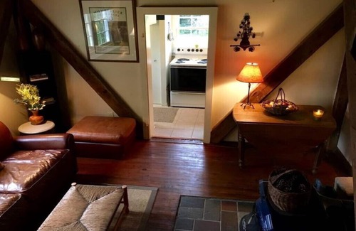 Cobham Cottage | Historic, Quaint Bungalow #157 Pool & Spa