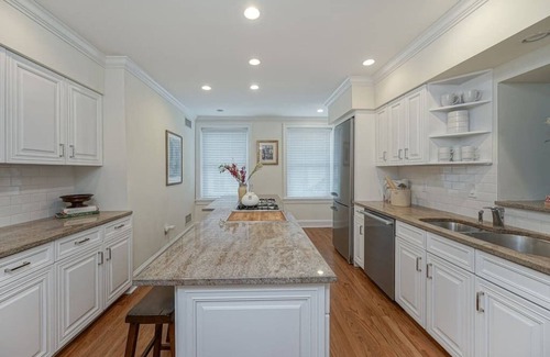 Center City House | Historic Rittenhouse Mansion -8BR- Your Holiday or Corporate Retreat w/Roof deck