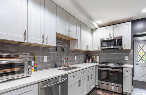 Highlandtown House | Historic Rowe House 2BR 2.5BA - Cityscape View