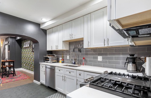 Highlandtown House | Historic Rowe House 2BR 2.5BA - Cityscape View