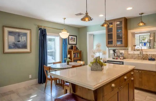 Cottonwood House | Historic Stone Cottage near Sedona/Jerome